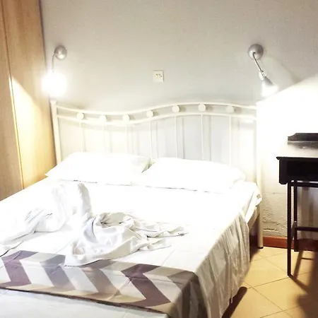 Aparthotel The Banana Benitses (Corfu)