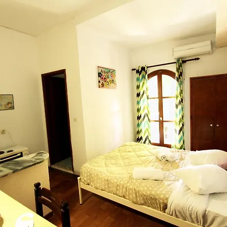 The Banana Aparthotel Benitses (Corfu)